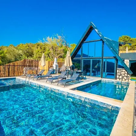 Triang, Villa With Jacuzzi *
